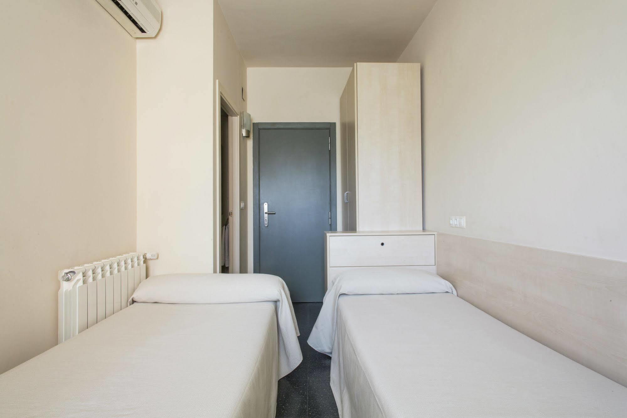 Residencia Universitaria Resa Giner De Los Rios Alcala de Henares Exterior photo