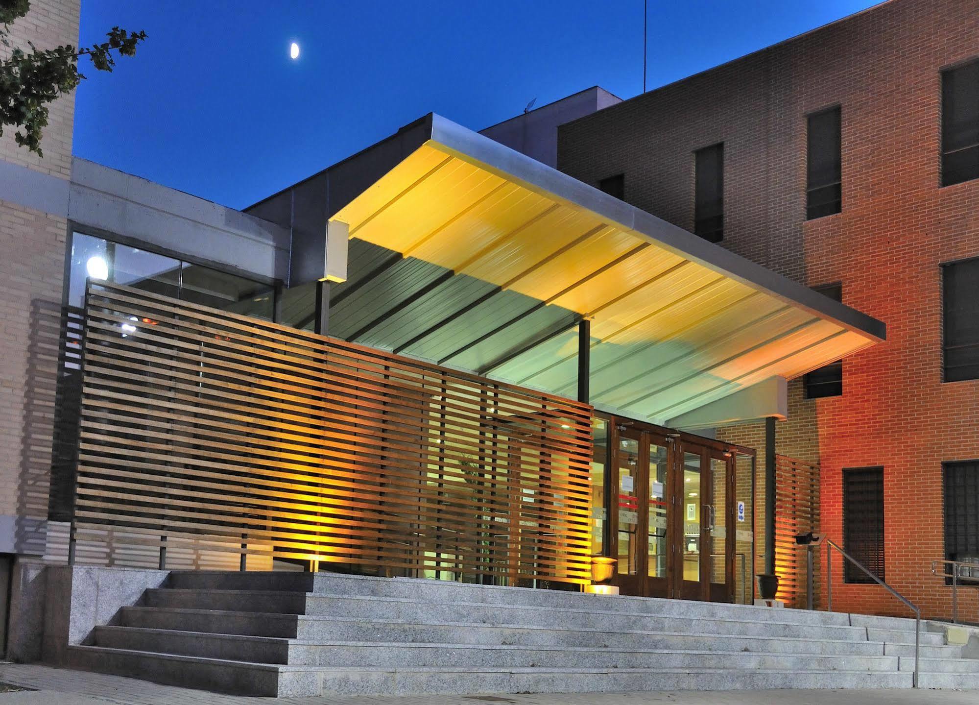 Residencia Universitaria Resa Giner De Los Rios Alcala de Henares Exterior photo